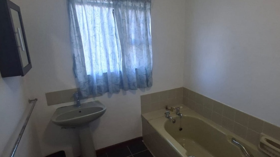 To Let 1 Bedroom Property for Rent in Palmiet Western Cape
